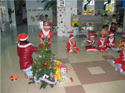 Hình ảnh Bé đón Noel