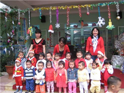 Hình ảnh Bé đón Noel