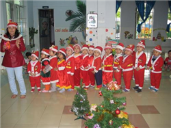 Hình ảnh Bé đón Noel