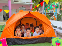 Tổ chức cho các bé 4-5 tuổi cắm trại tạ sân trường