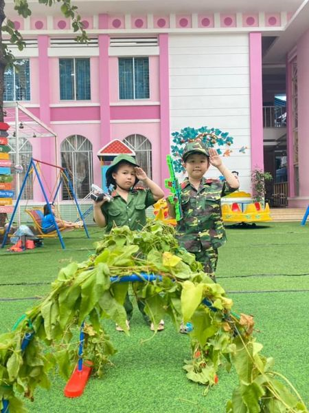 Kỷ niệm ngày TLQĐND Việt Nam - Hoạt động bé làm chiến sĩ tí hon